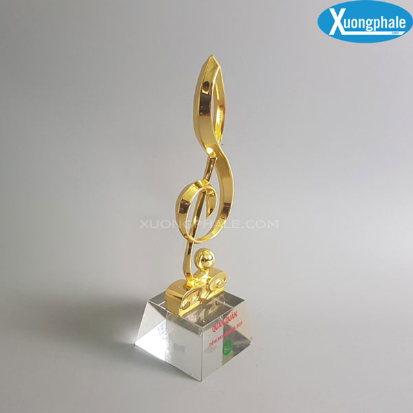 Xưởng-sản-xuất-pha-lê