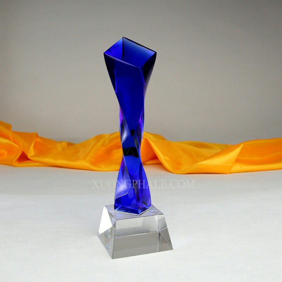 Xưởng-sản-xuất-pha-lê