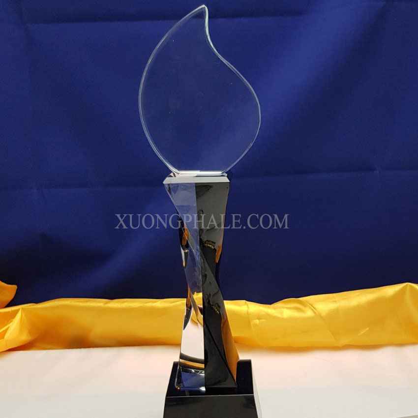 Xưởng-sản-xuất-pha-lê