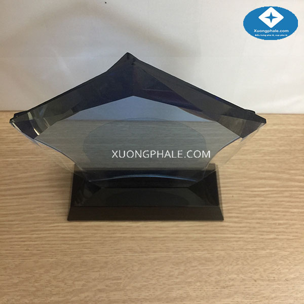 xưởng-sản-xuất-pha-lê-theo-yêu-cầu