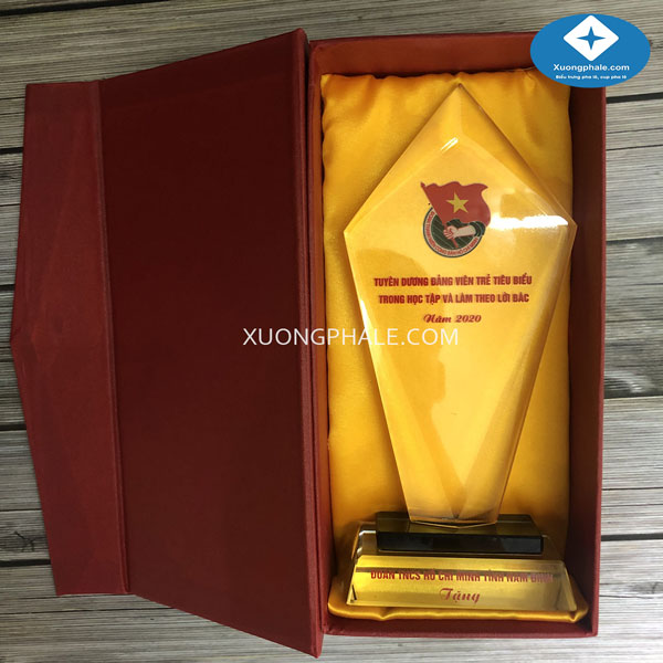 Xưởng-sản-xuất-pha-lê
